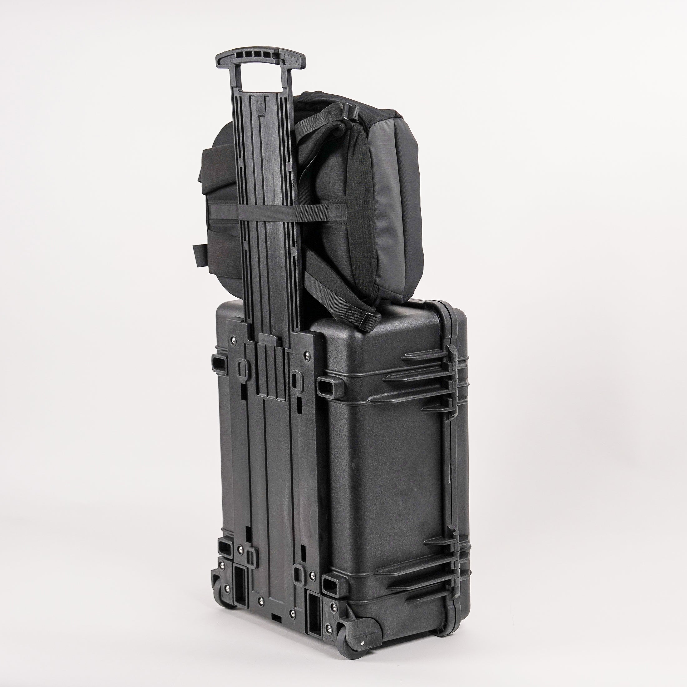 Luxe bag straps attached to the extended handle of the lugage